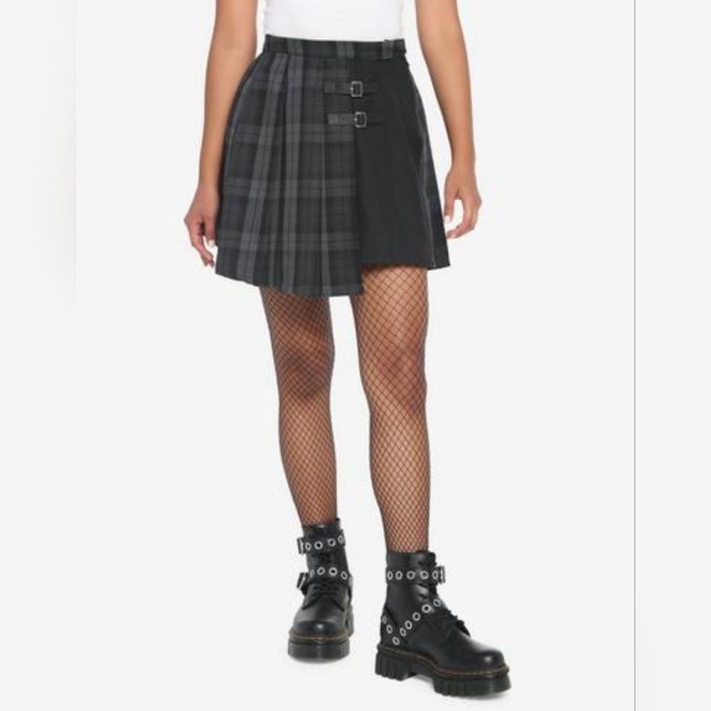 Hot Topic Asymmetrical Grey Peated Plaid Double Buckle Mini Skirt